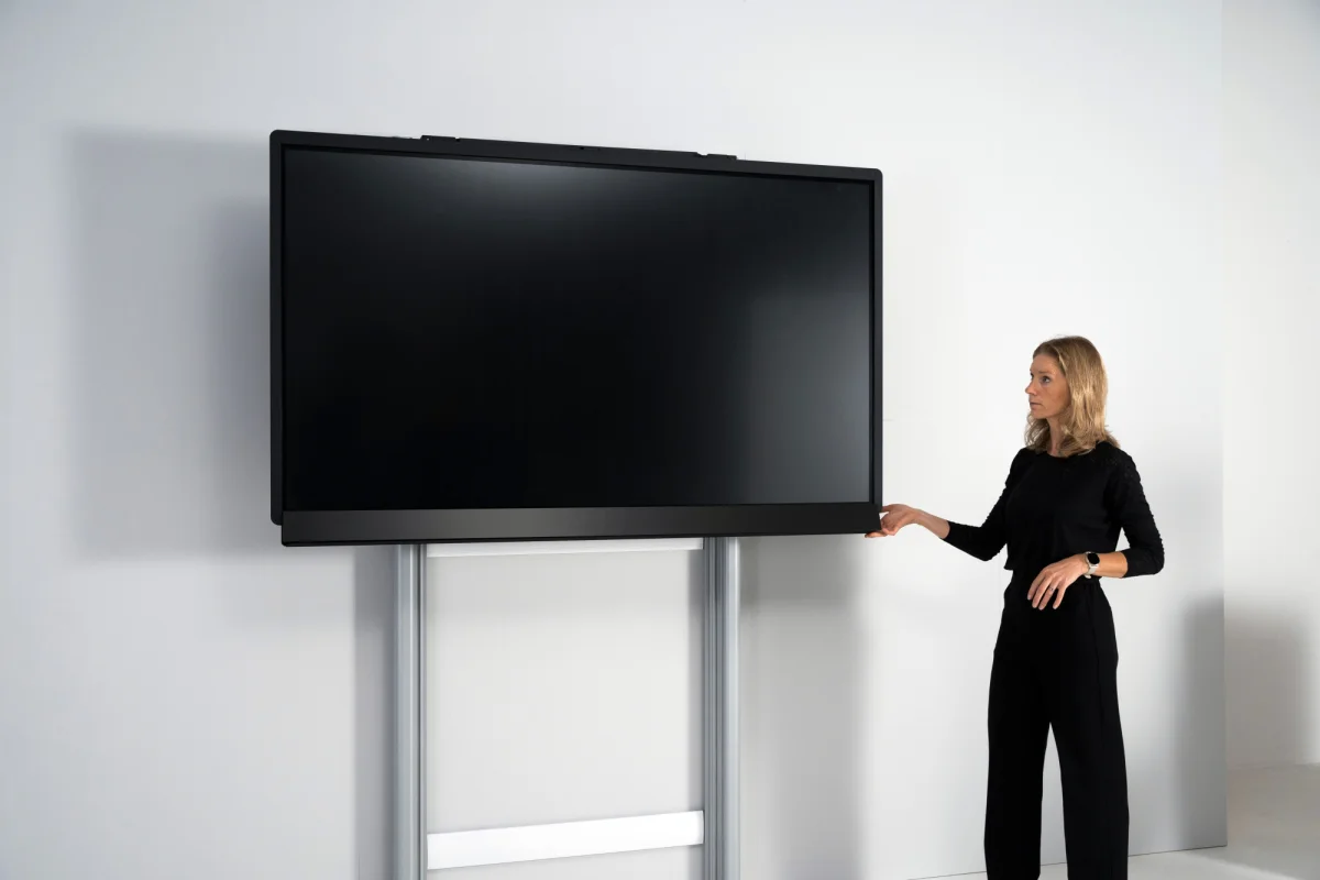 BalanceBox-Wall-solution-with-a-floor-support-for-extra-stability-height-adjustable-mount