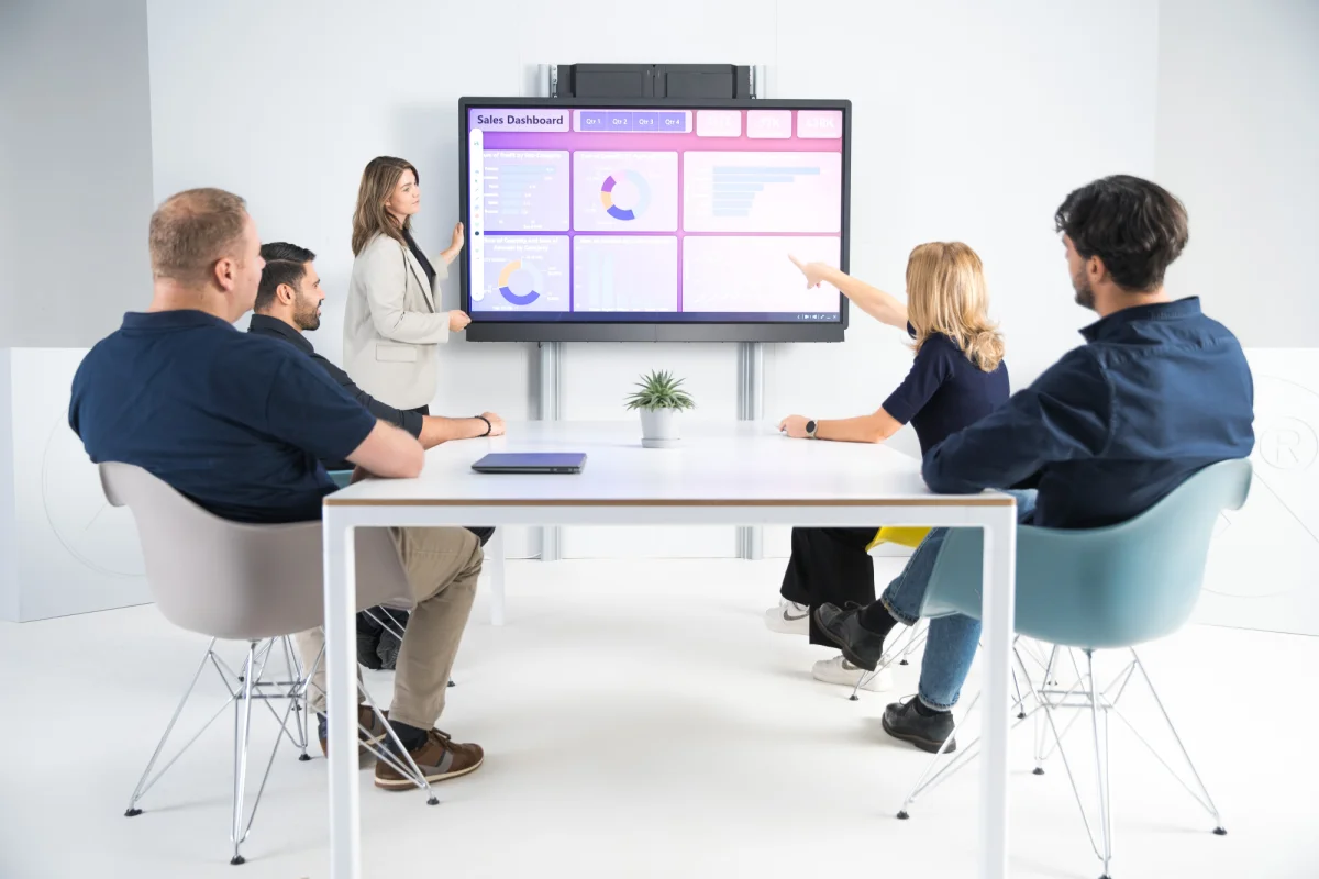 BalanceBox 650 Height Adjustable Manual Mount - Business workspace setting